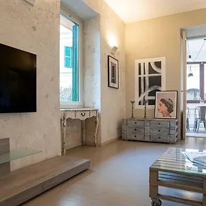 Cozy Nest With Terrace In Trastevere , Rome Italy